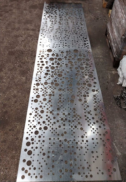 Dekorativni pocinkovani lim sa rupama1